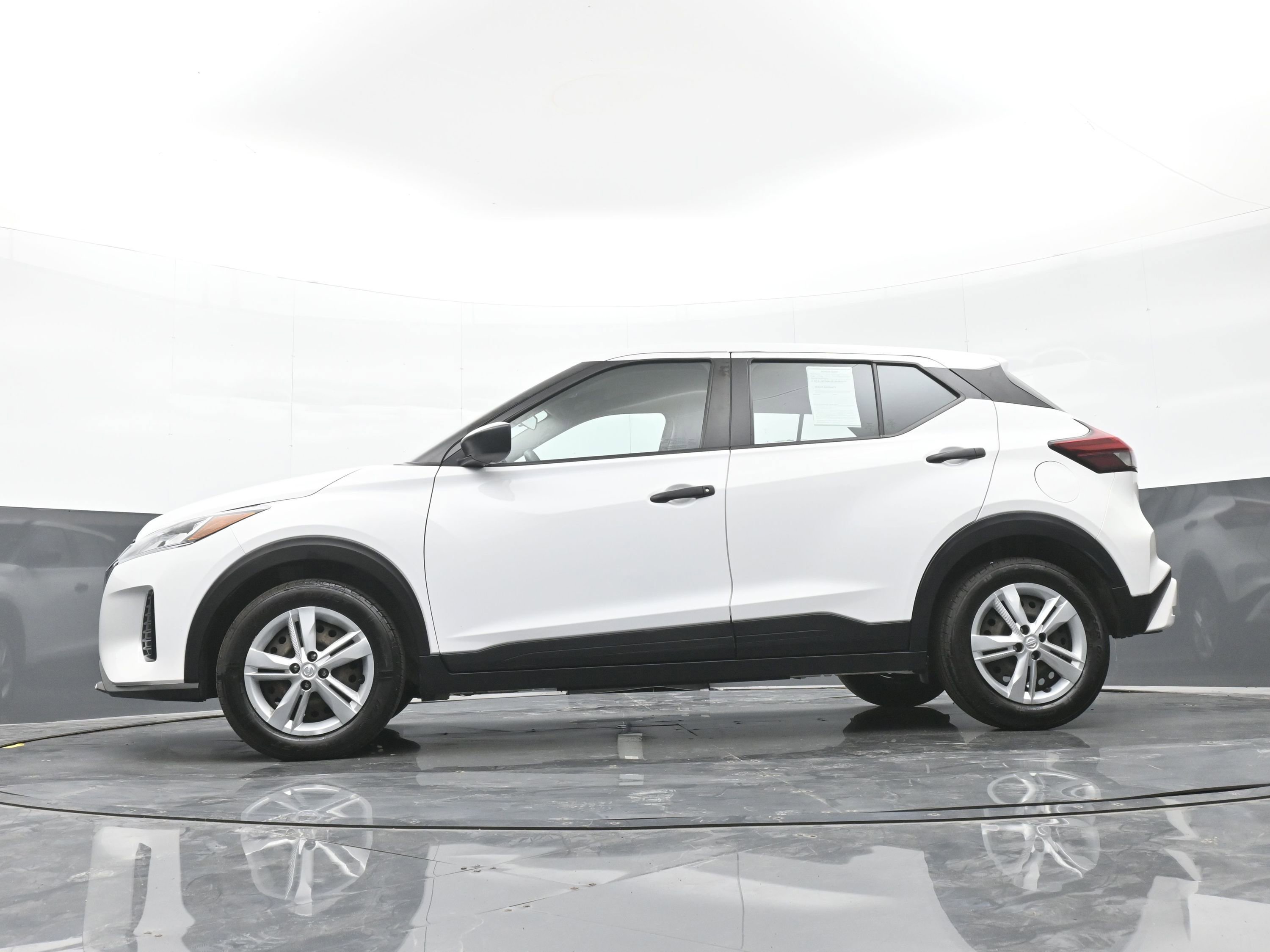 Used 2022 Nissan Kicks S FWD image 44