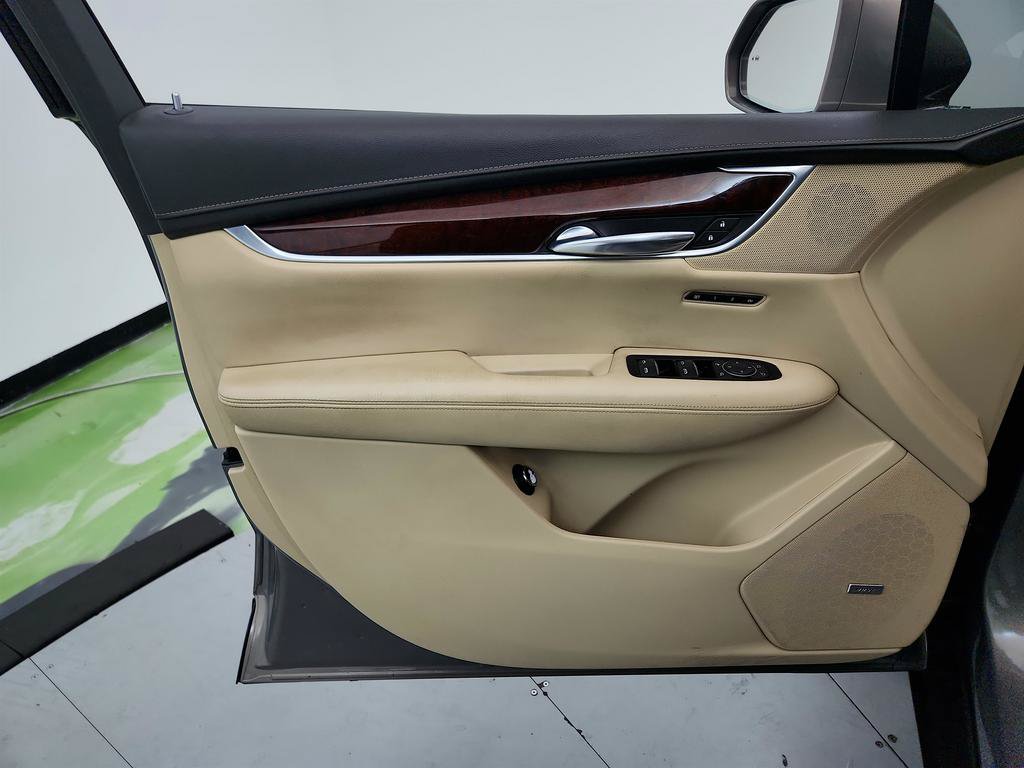 Used 2017 Cadillac XT5 Luxury w/ Driver Awareness Package FWD image 23