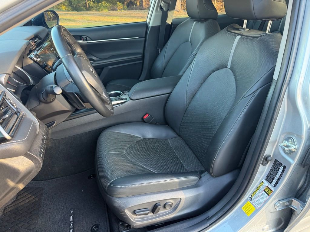 Used 2020 Toyota Camry XSE image 10