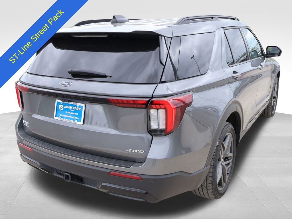 Used 2025 Ford Explorer ST-Line w/ ST-Line Street Pack AWD/4WD image 5