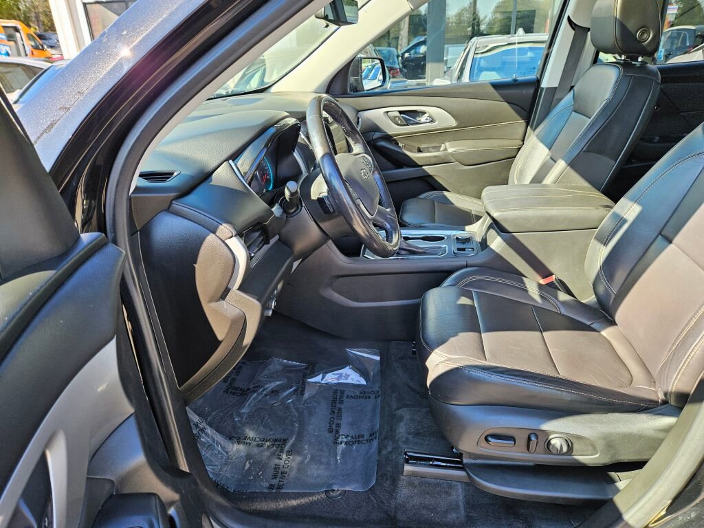 Used 2020 Chevrolet Traverse RS image 24