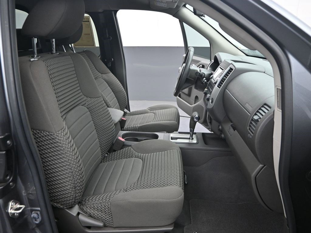Used 2018 Nissan Frontier SV image 19