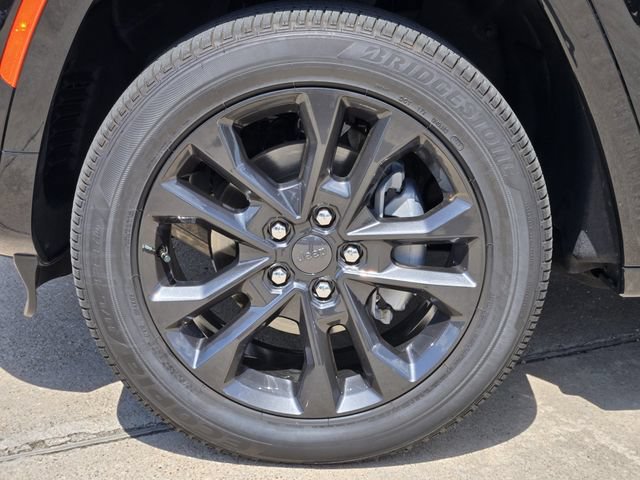 Certified 2026 Jeep Grand Cherokee Limited AWD/4WD image 10