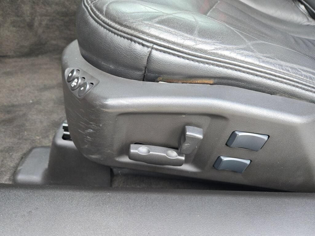 Used 2007 Cadillac XLR RWD image 17