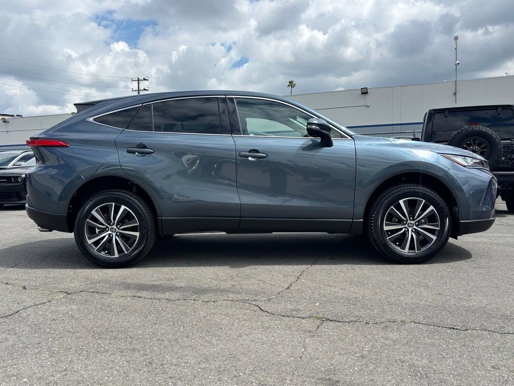 Used 2023 Toyota Venza LE AWD/4WD image 3