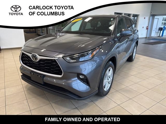 Used 2023 Toyota Highlander LE image 3