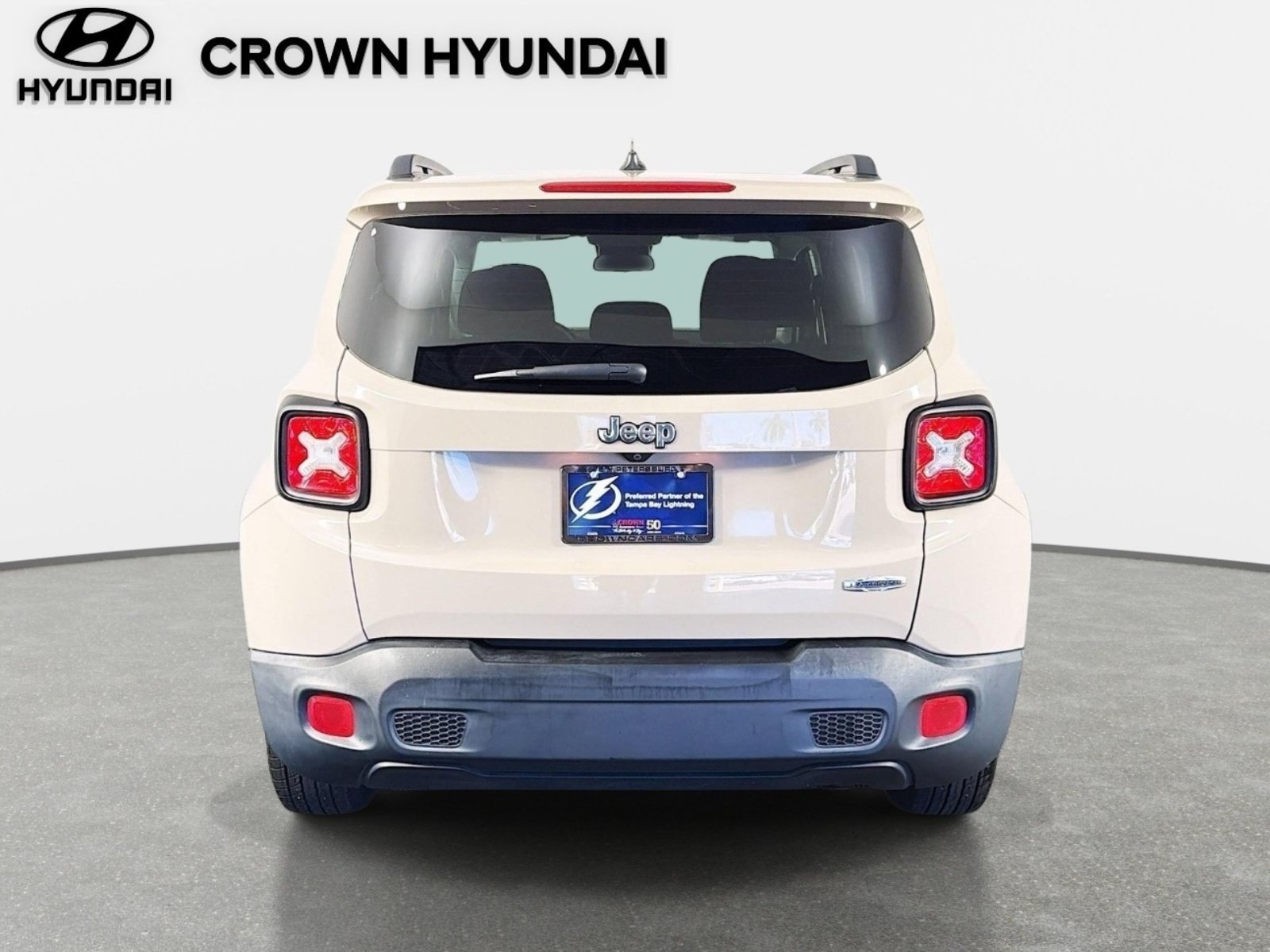 Used 2015 Jeep Renegade Latitude FWD image 6