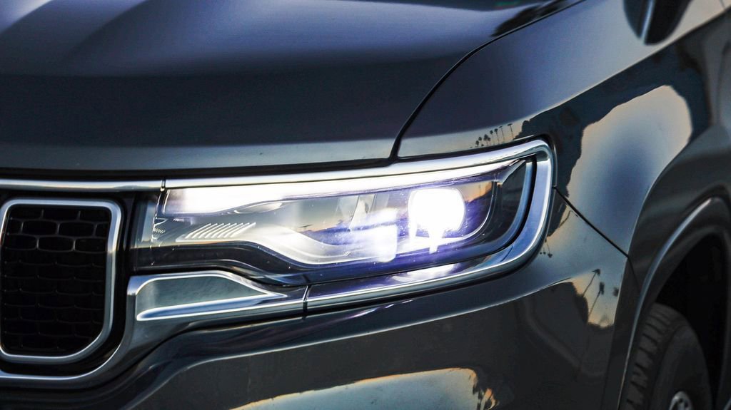 Certified 2024 Jeep Wagoneer L Series II w/ Flexible Seating Group image 5