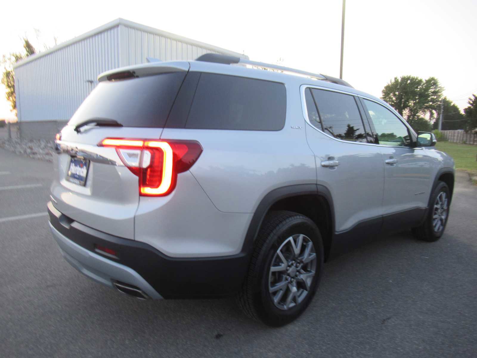 Used 2020 GMC Acadia SLT w/ LPO, Floor Liner Package FWD image 5
