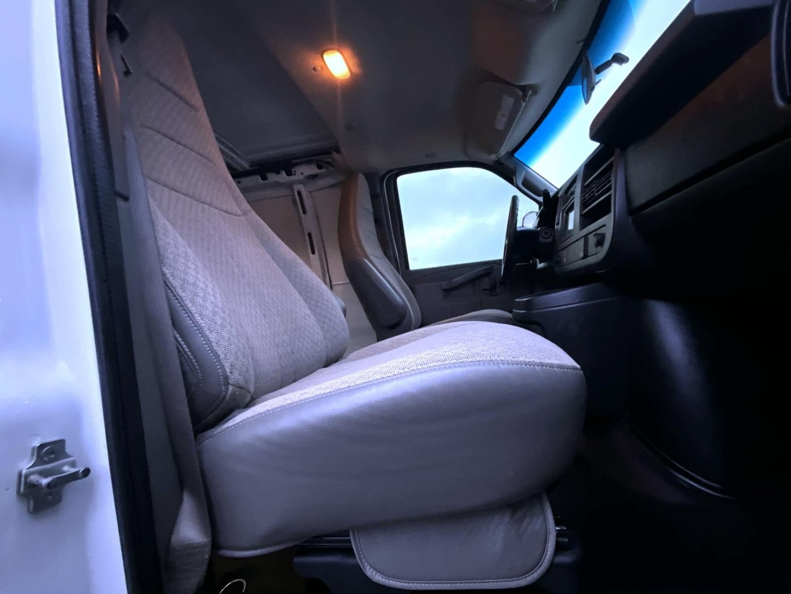 Used 2016 GMC Savana 2500 RWD image 16