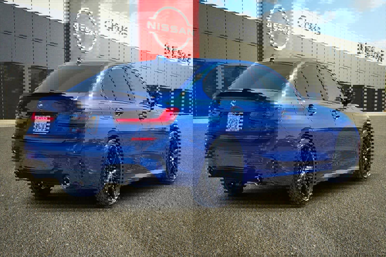 Used 2021 BMW 330i Sedan w/ M Sport Package image 3