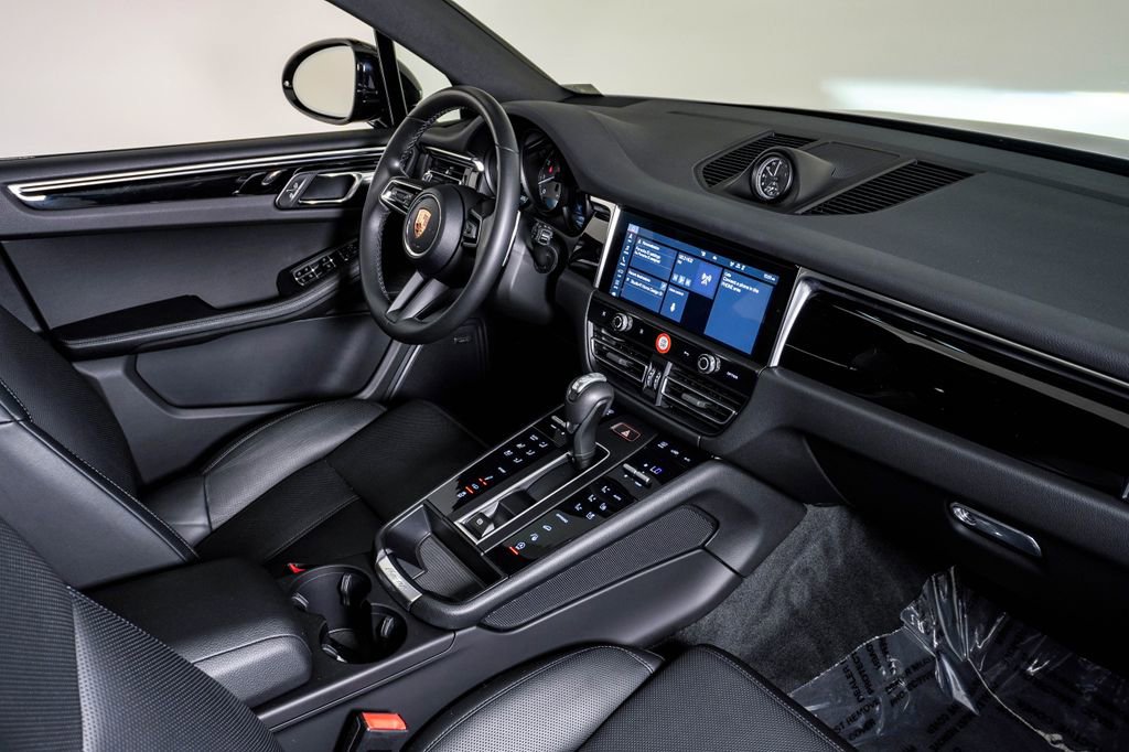 Certified 2024 Porsche Macan S AWD/4WD image 14