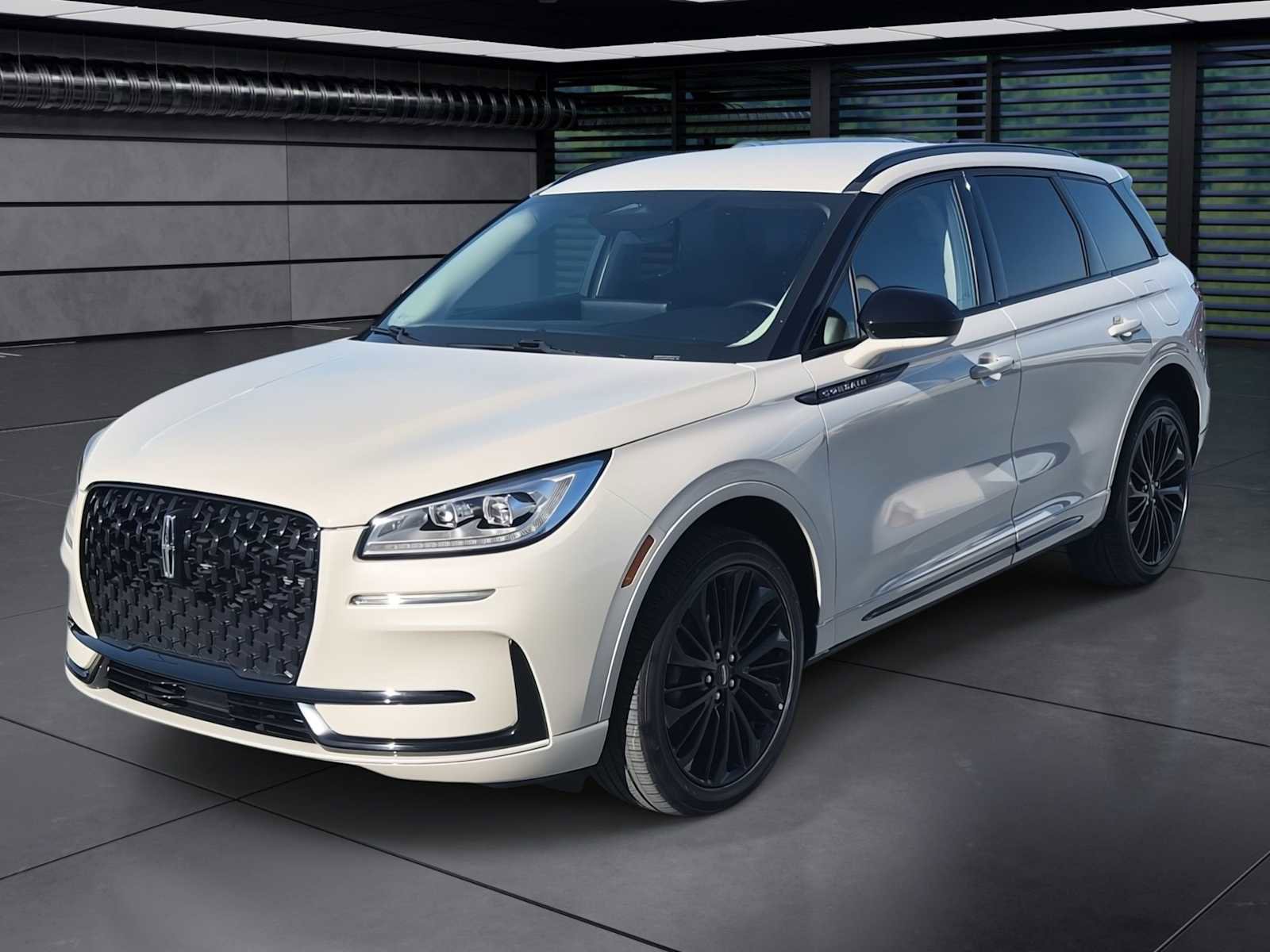 Used 2023 Lincoln Corsair Reserve w/ Jet Appearance Package image 1