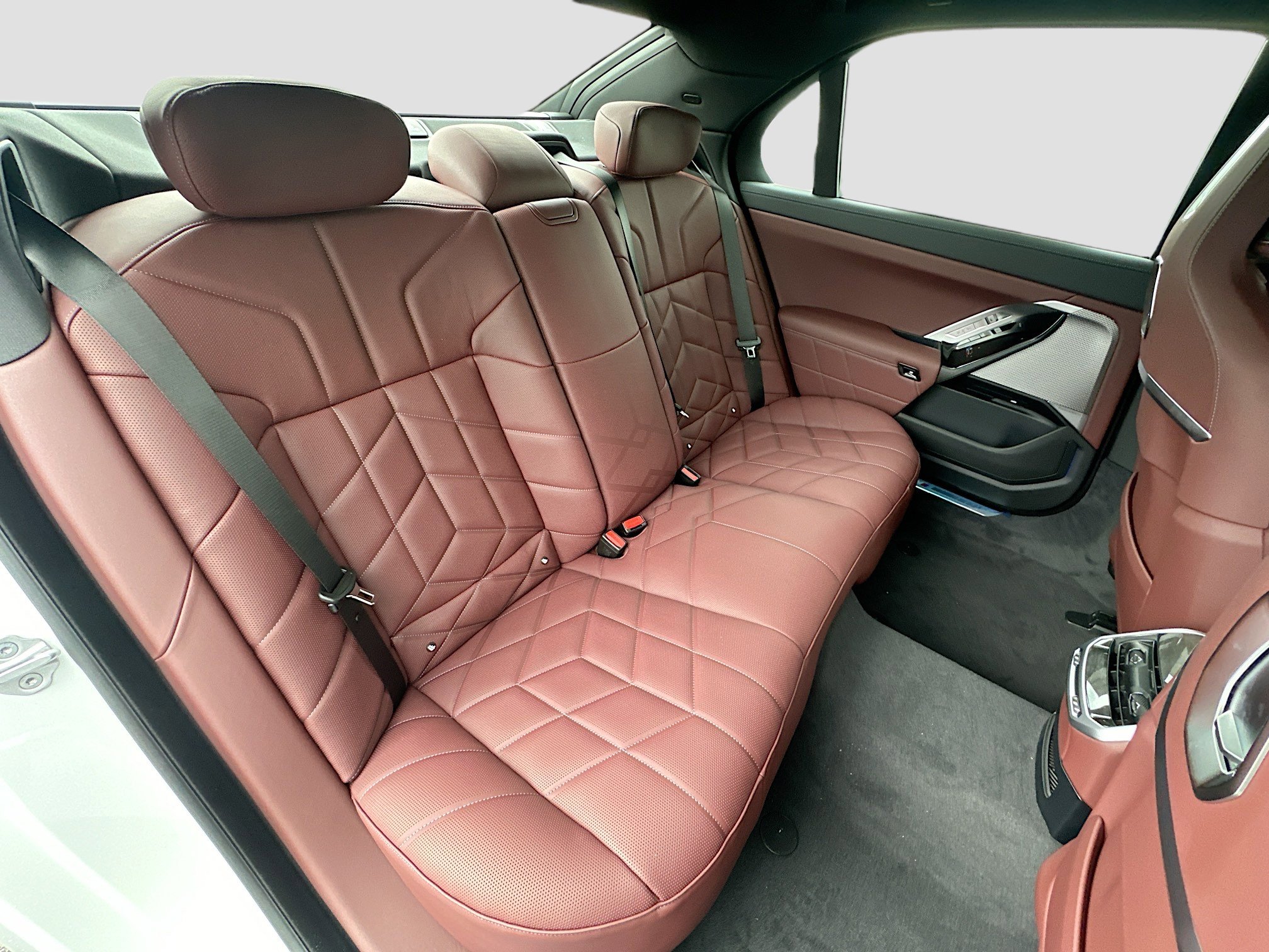 New 2026 BMW 750e xDrive w/ Premium Package image 23