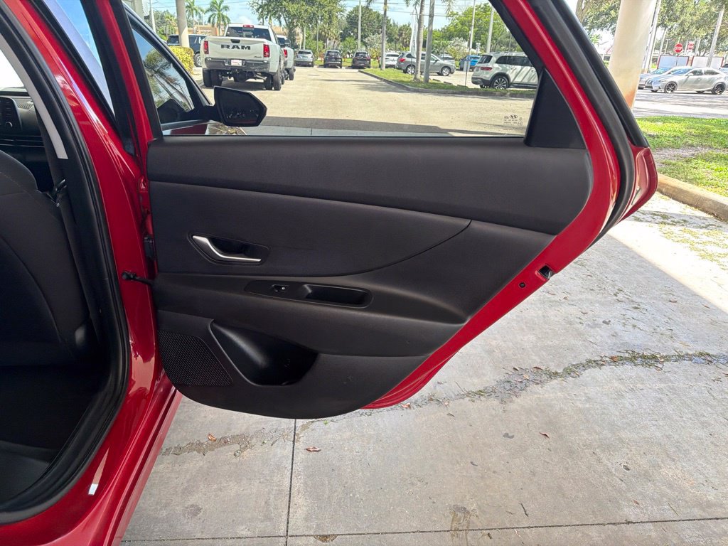 Used 2022 Hyundai Elantra SEL w/ Cargo Package FWD image 29