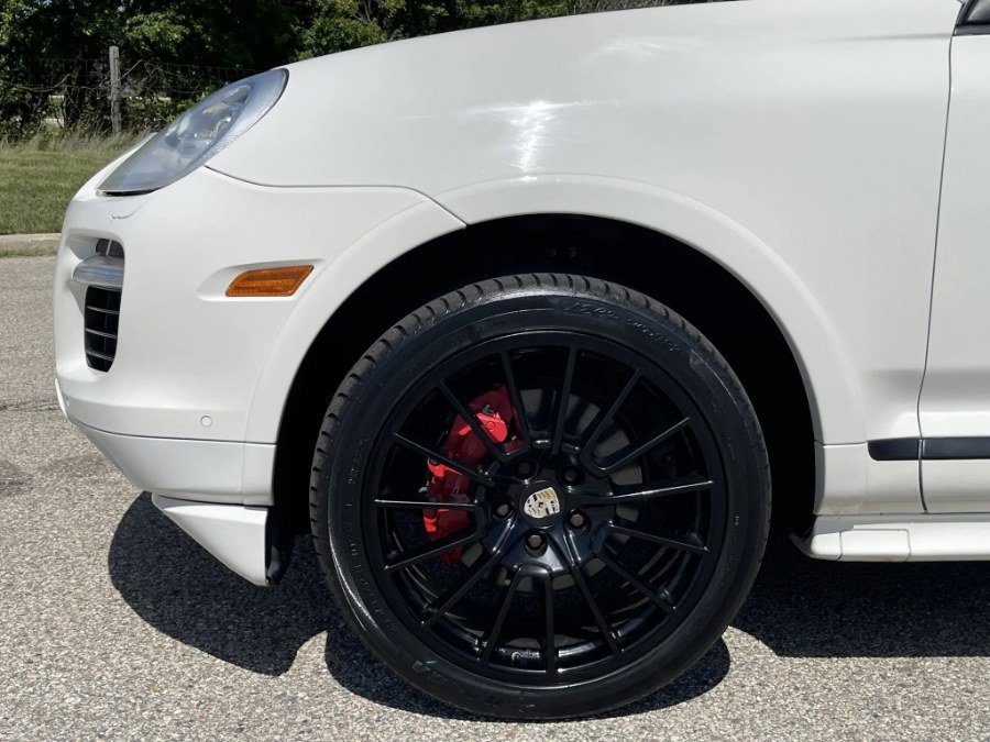 Used 2009 Porsche Cayenne GTS image 11