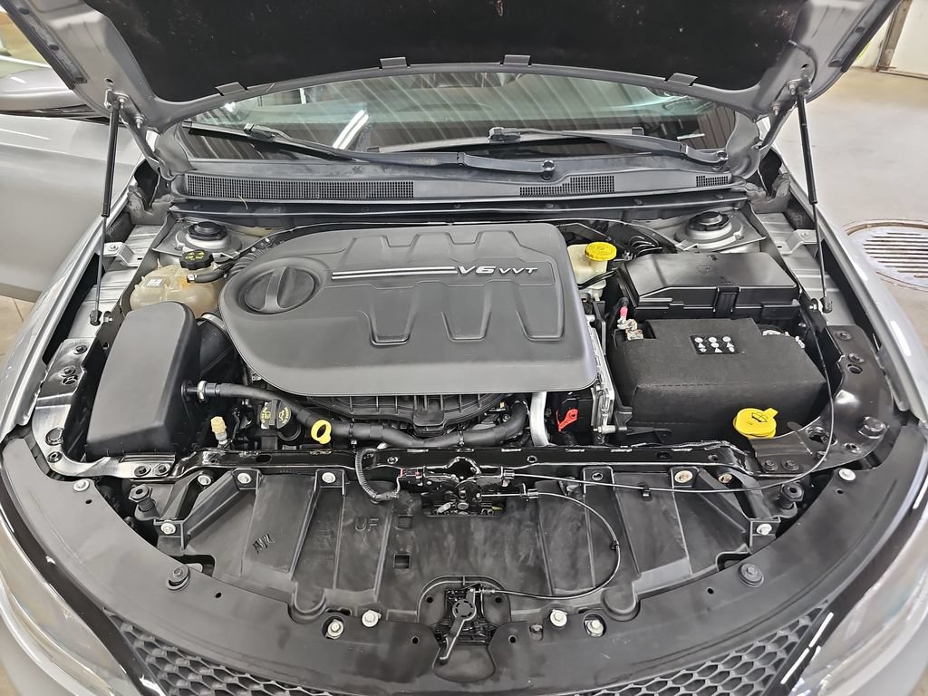 Used 2015 Chrysler 200 S w/ Navigation & Sound Group I FWD image 29