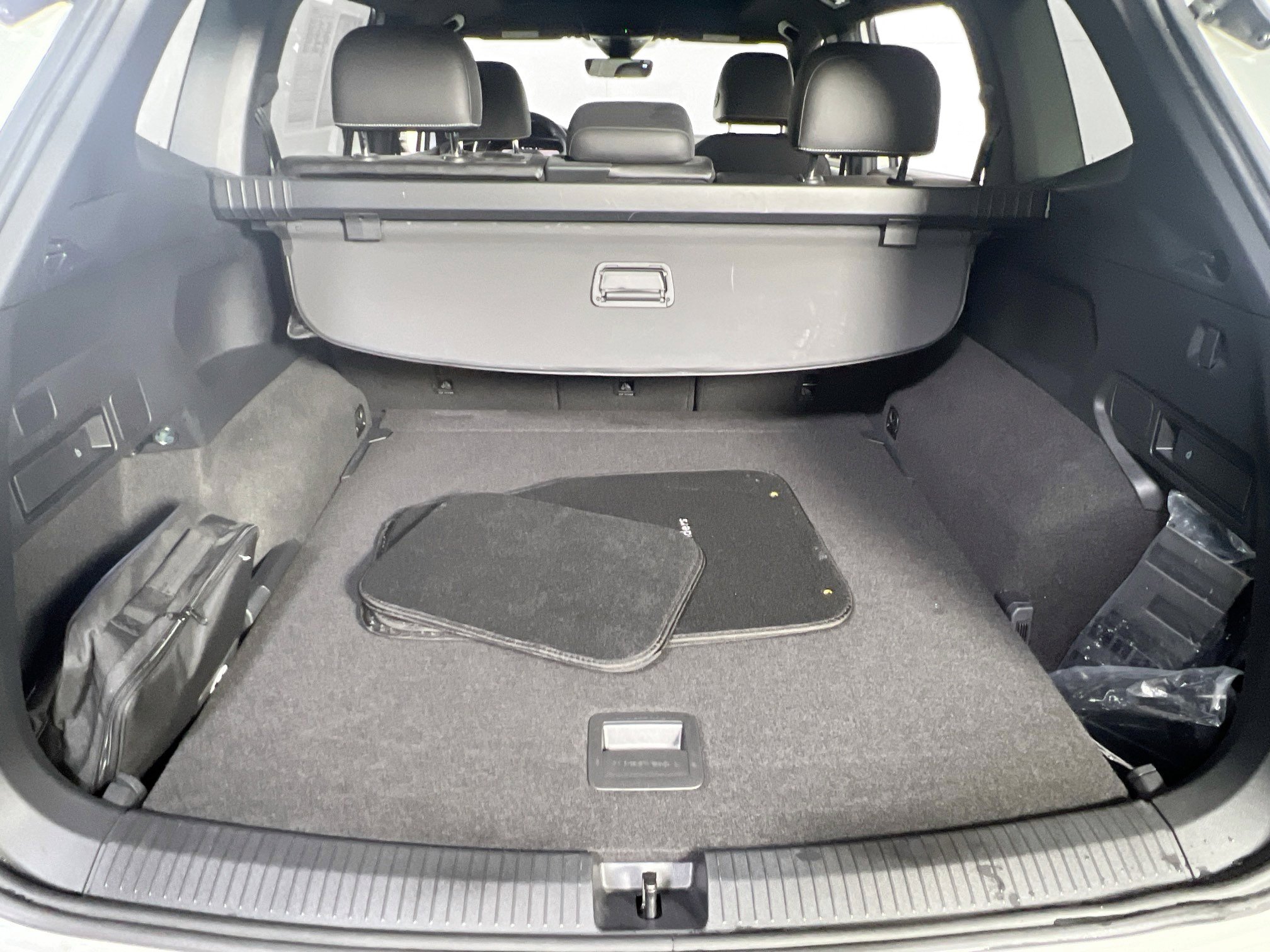 Used 2022 Volkswagen Tiguan SEL R-Line image 26