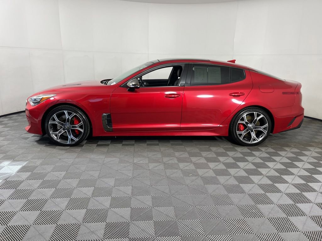 Used 2018 Kia Stinger GT2 image 2