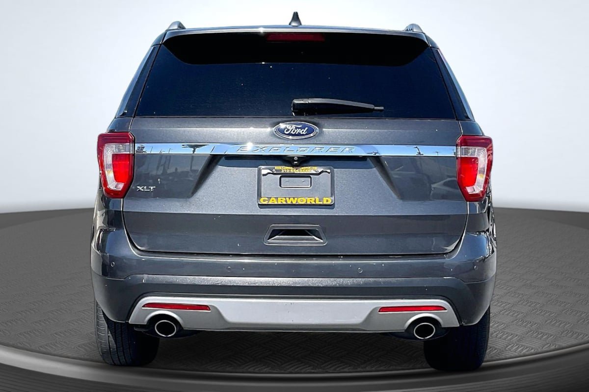 Used 2016 Ford Explorer XLT FWD image 4