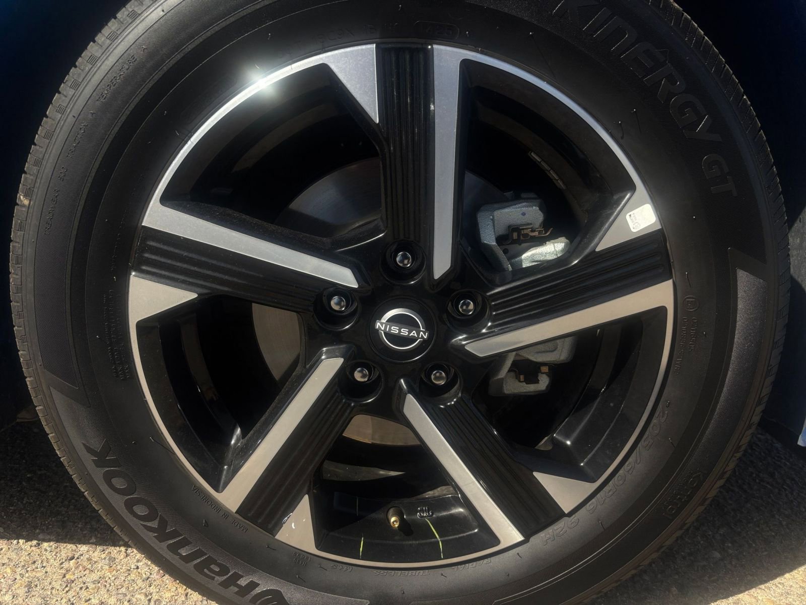 Used 2025 Nissan Sentra SV FWD image 28