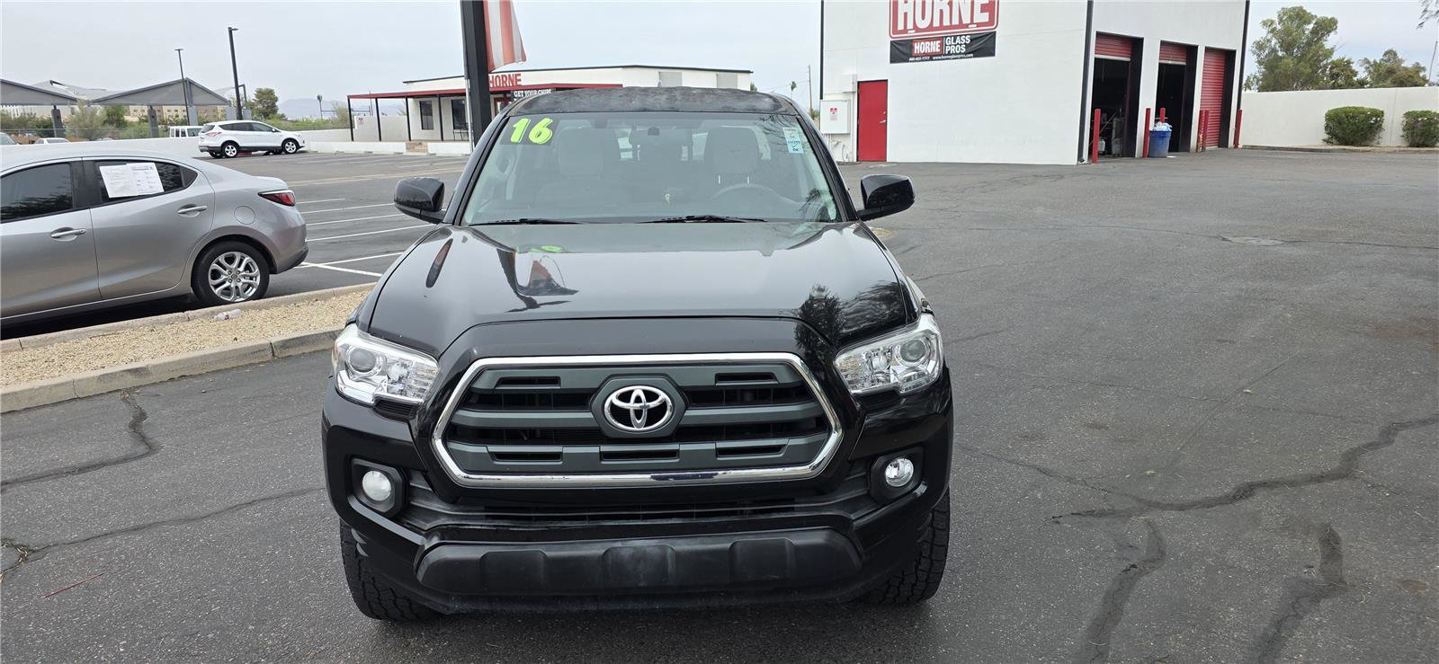 Used 2016 Toyota Tacoma SR5 w/ Towing Package RWD image 2
