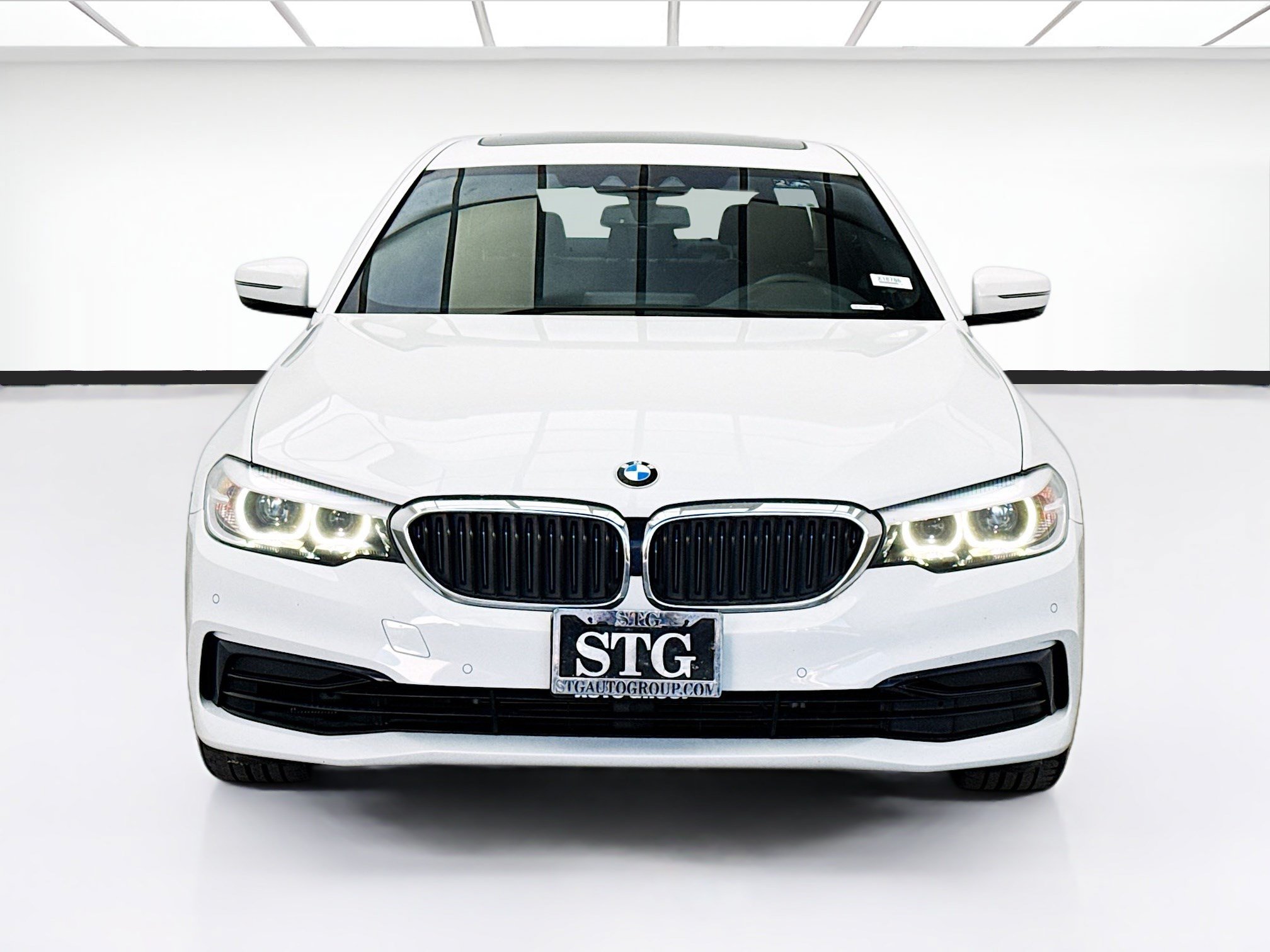 Used 2019 BMW 530e RWD image 2