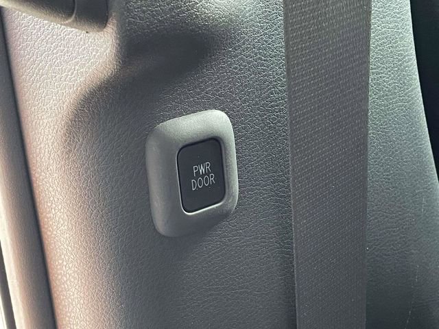 Used 2022 Toyota Sienna XLE image 18