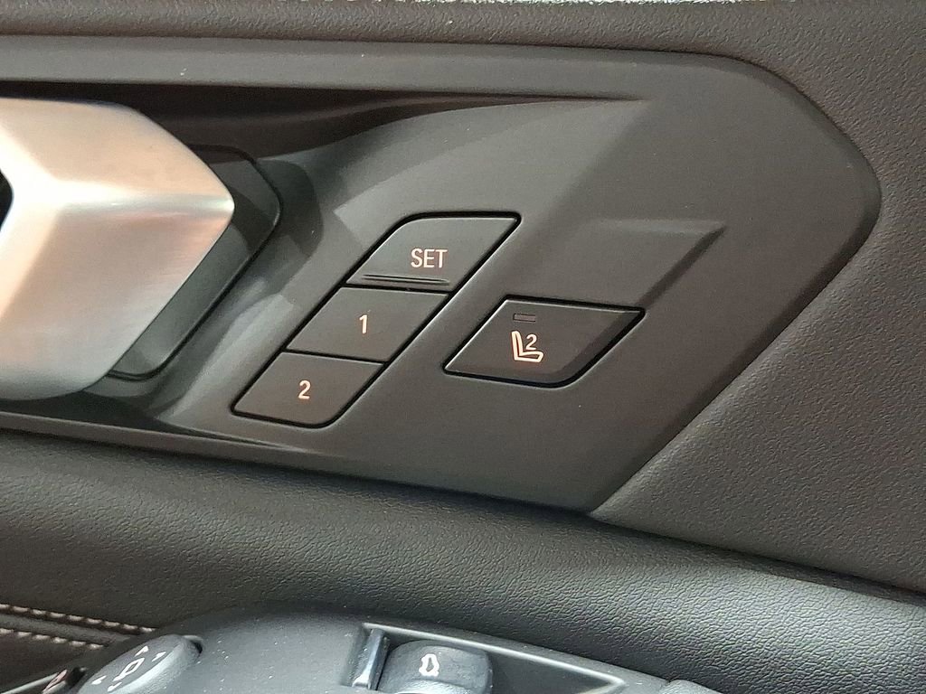 Used 2025 BMW X5 xDrive40i w/ Premium Package image 15