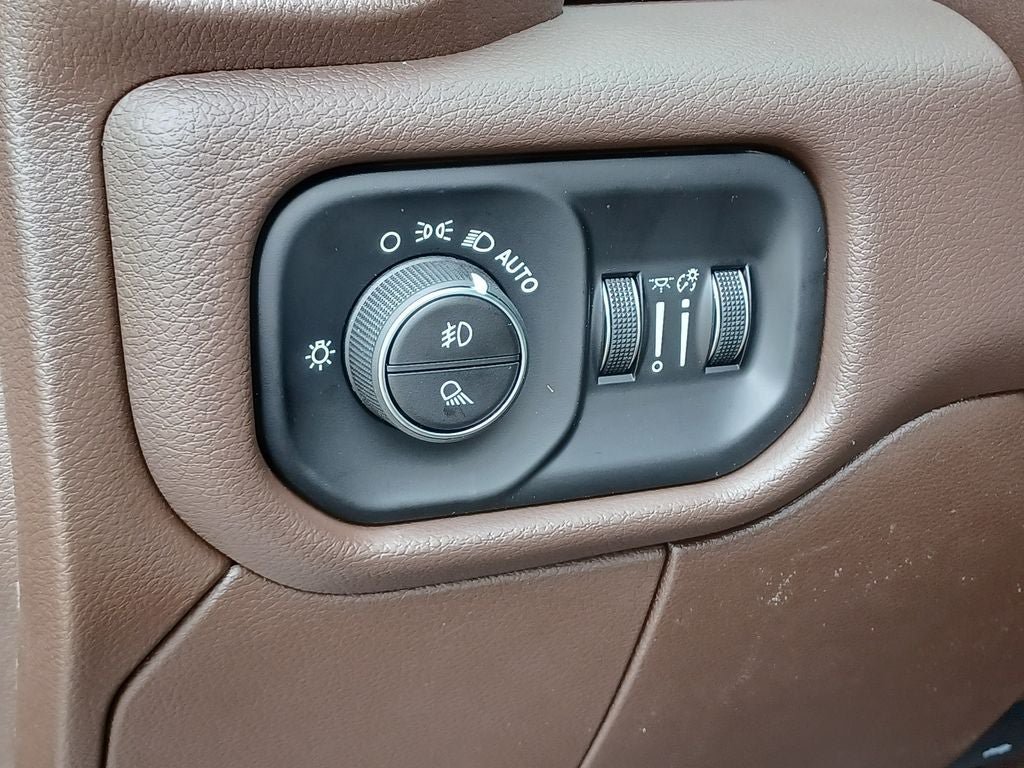 New 2026 RAM 2500 Laramie AWD/4WD image 10