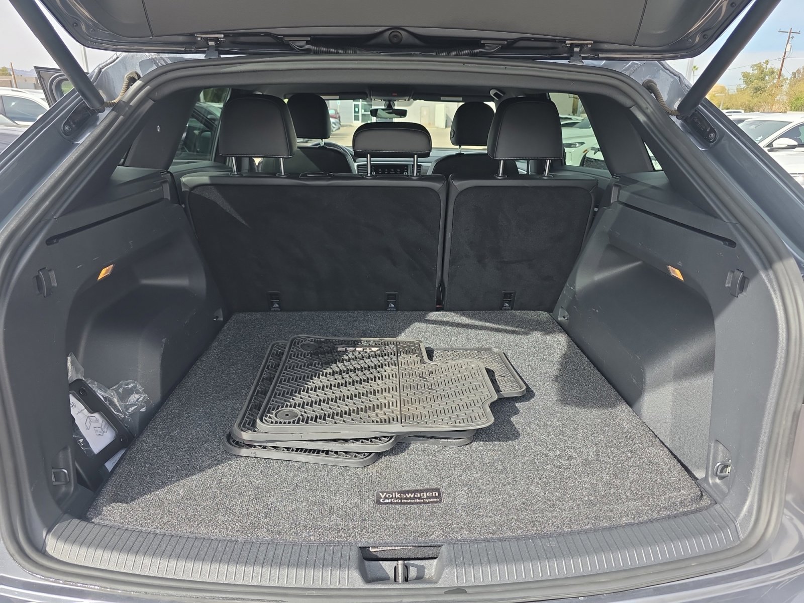 Used 2020 Volkswagen Atlas Cross Sport SE w/ Panoramic Sunroof Package image 34