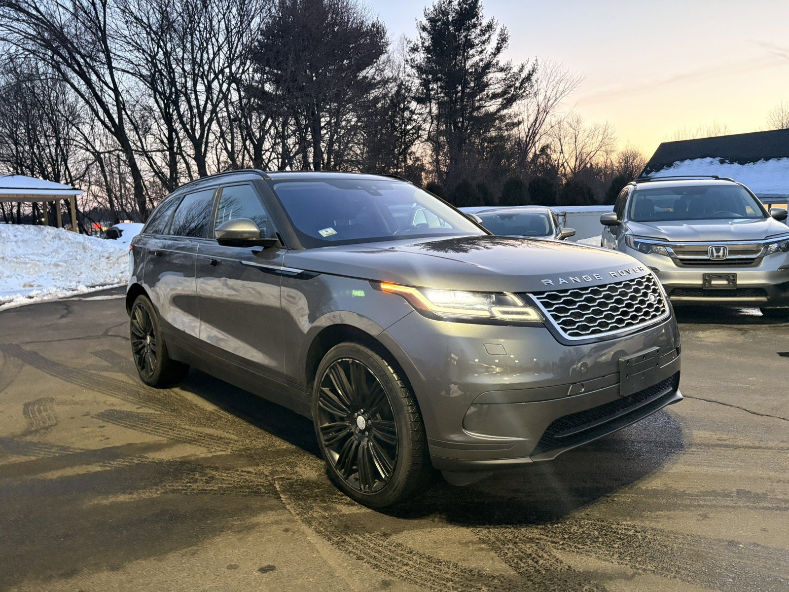 Used 2018 Land Rover Range Rover Velar S image 3