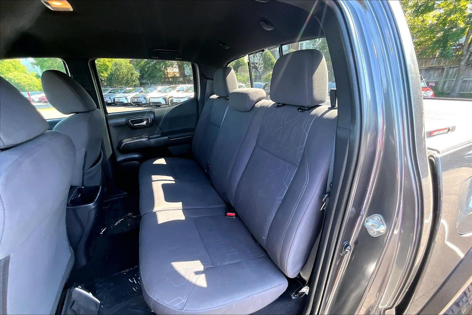 Used 2018 Toyota Tacoma TRD Off-Road w/ Technology Package AWD/4WD image 23