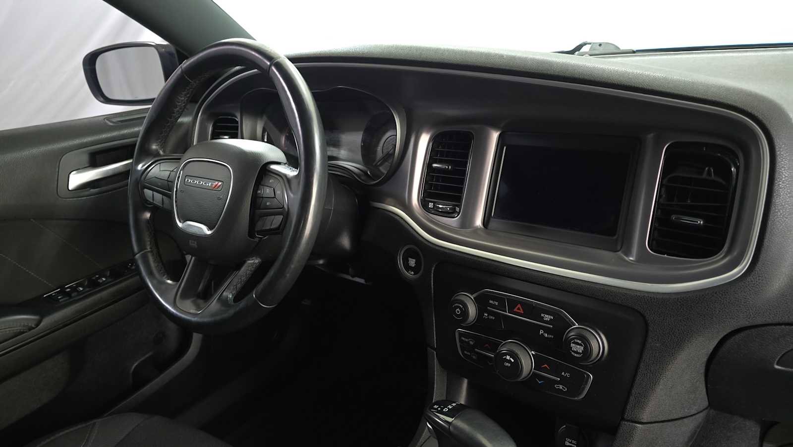 Used 2019 Dodge Charger SXT w/ Blacktop Package image 11