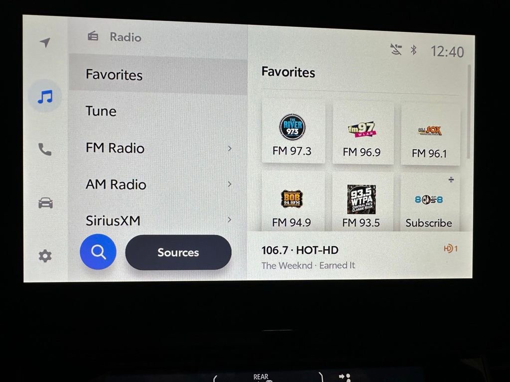 Used 2025 Toyota Sienna LE image 27