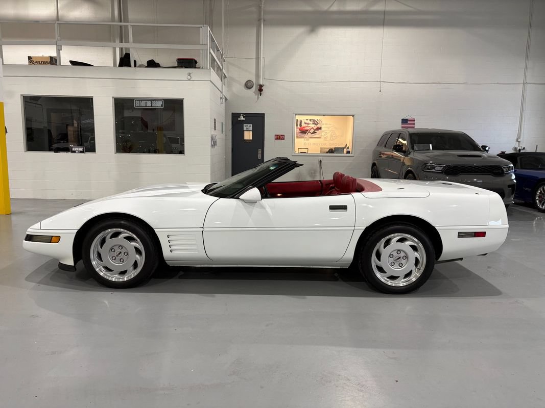 Used 1991 Chevrolet Corvette Convertible RWD image 11