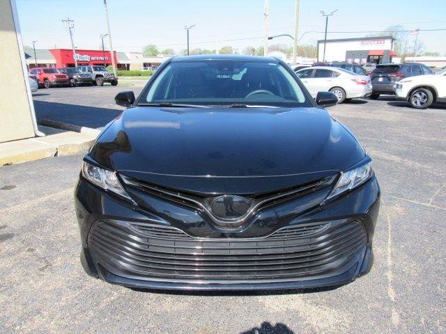 Used 2020 Toyota Camry LE image 2