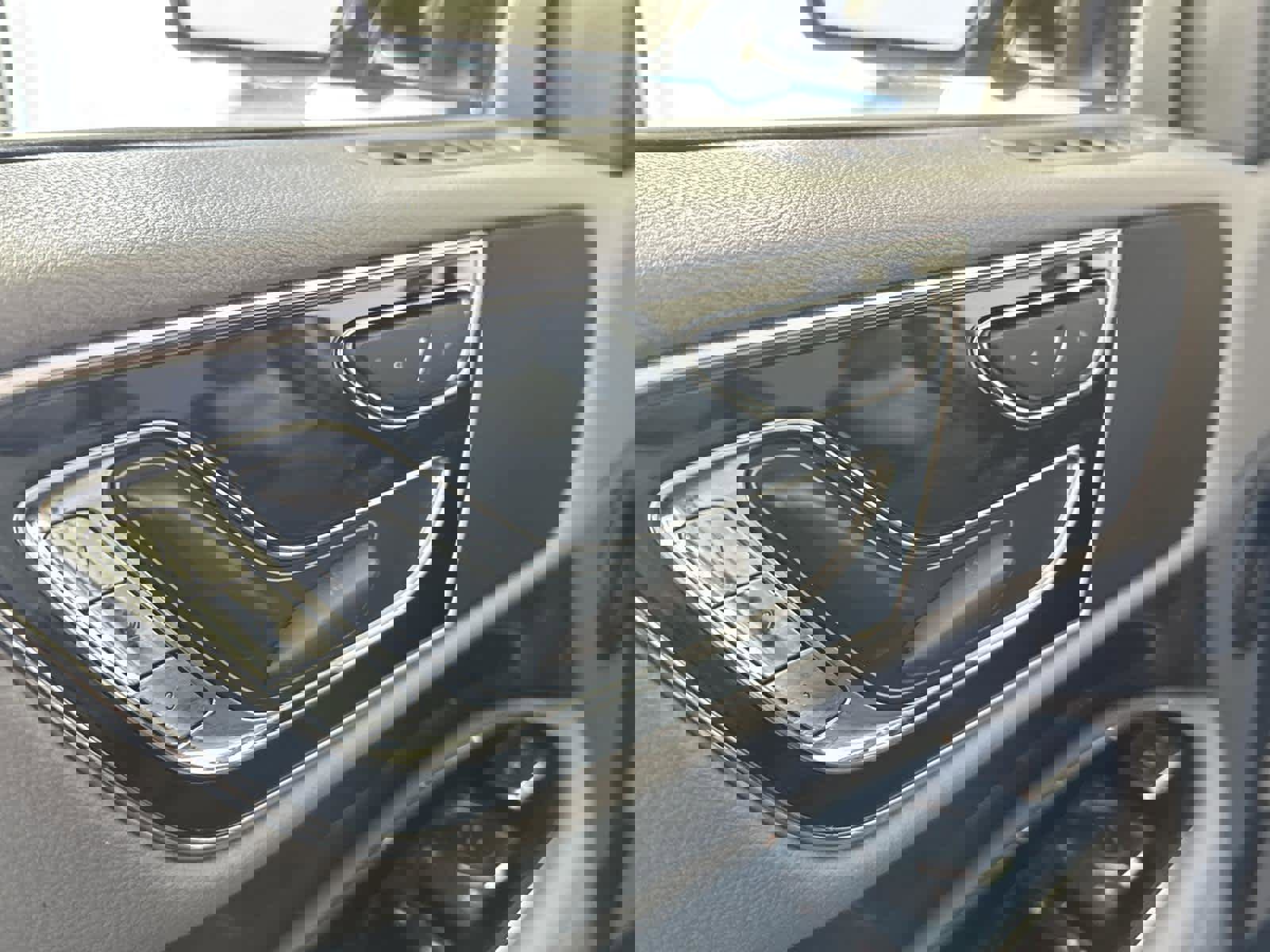 Used 2019 Lincoln Navigator Select image 12