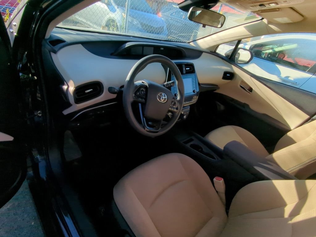 Used 2022 Toyota Prius LE FWD image 7