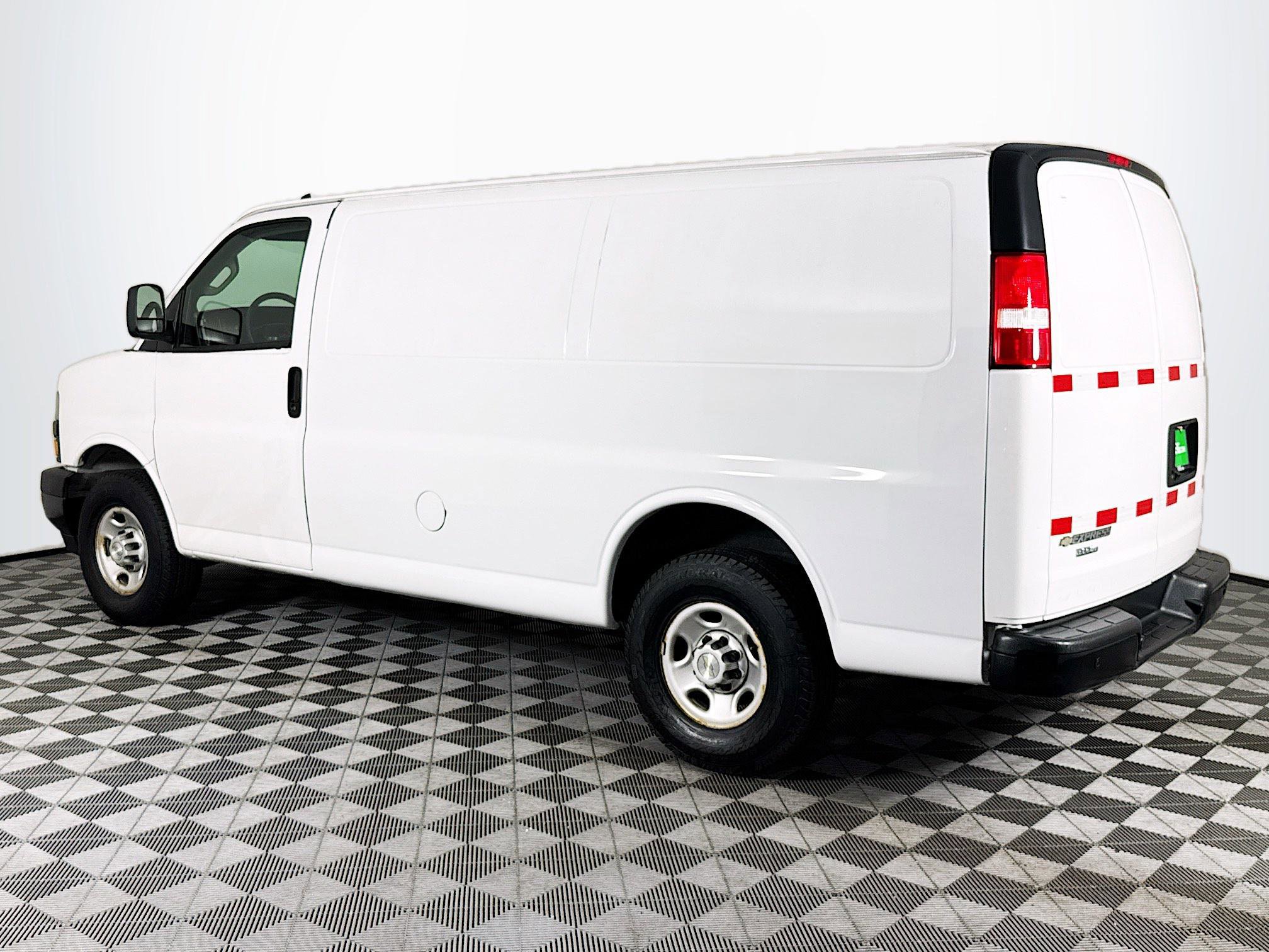 Used 2021 Chevrolet Express 2500 RWD image 6