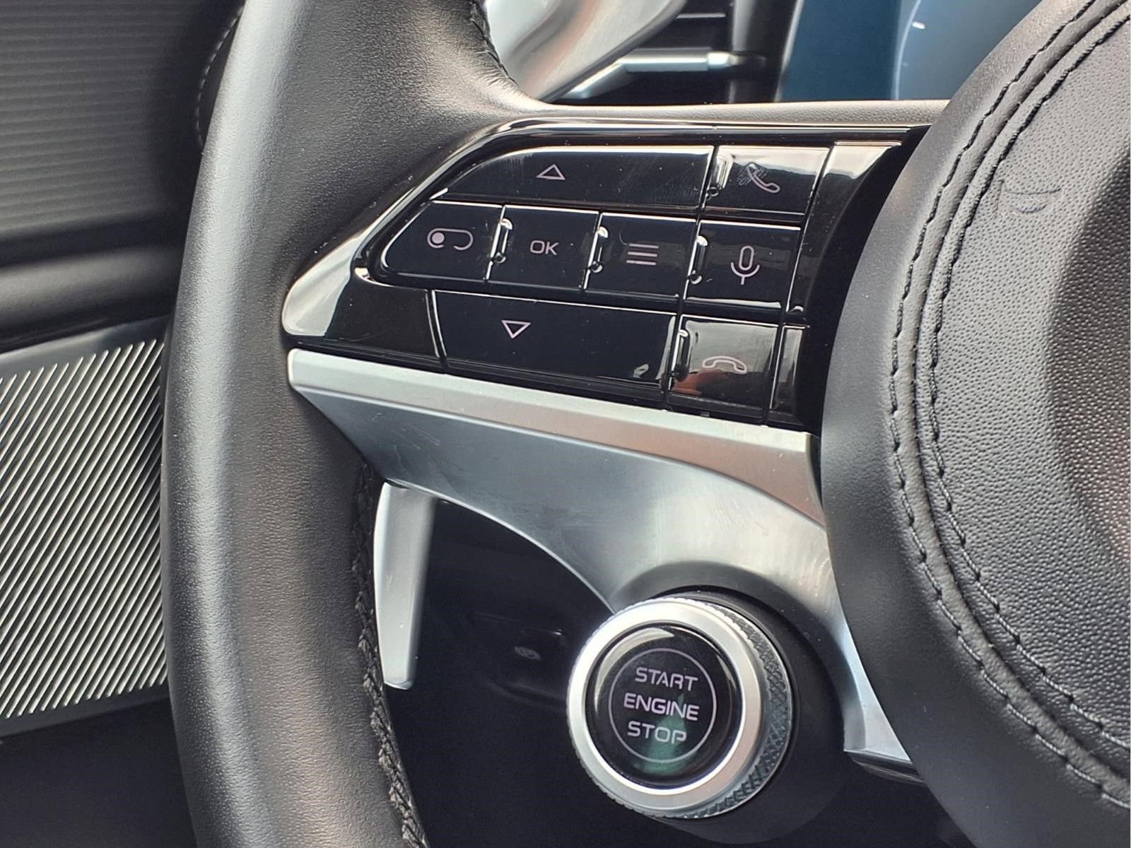 Used 2023 Maserati Grecale GT image 21