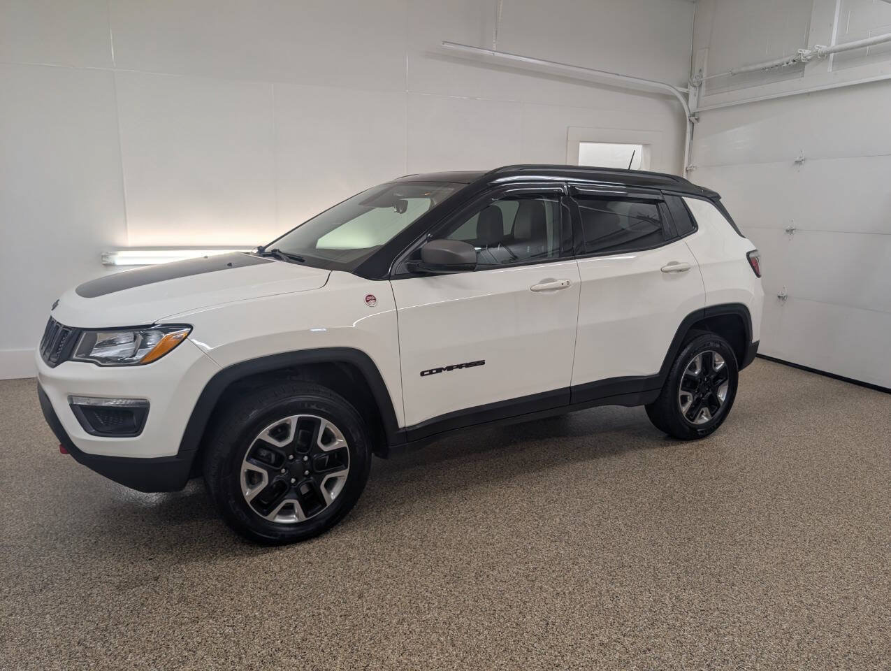 Used 2018 Jeep Compass Trailhawk w/ Navigation Group AWD/4WD image 1