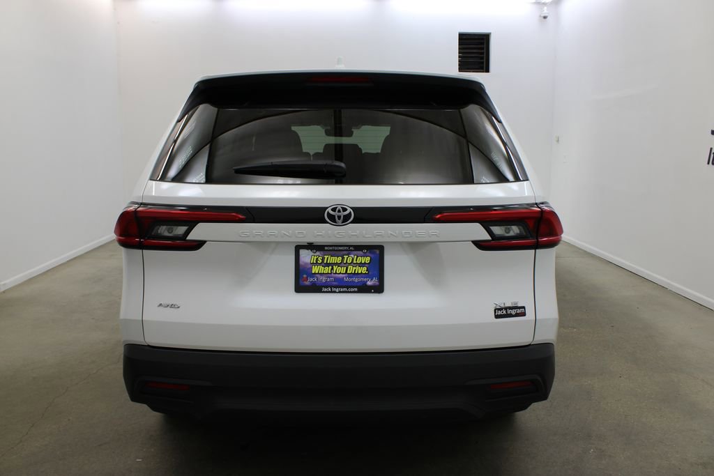 Used 2024 Toyota Grand Highlander Limited image 3