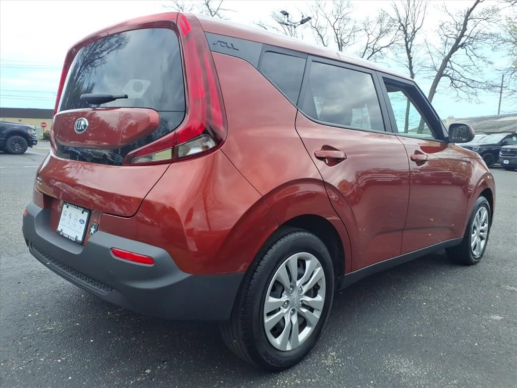 Used 2021 Kia Soul LX image 2