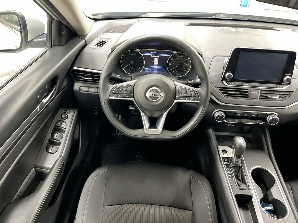 Used 2022 Nissan Altima 2.5 SV FWD image 11