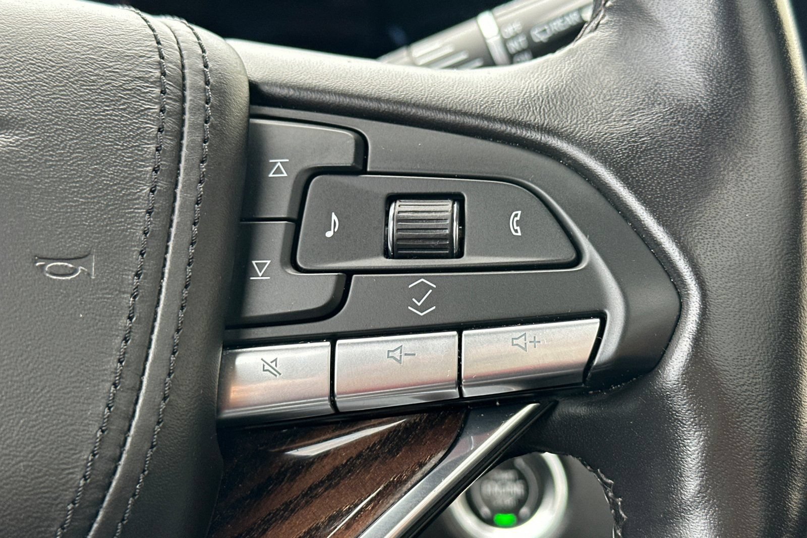 Certified 2023 Cadillac Escalade ESV Sport Platinum w/ Heavy-Duty Trailer Package AWD/4WD image 35
