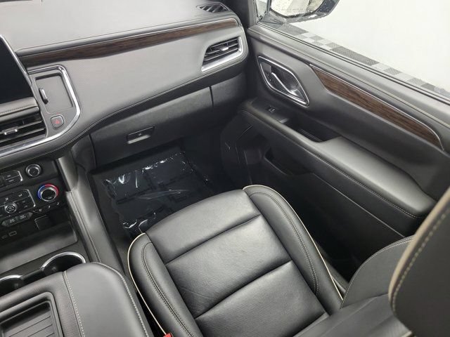 Used 2024 Chevrolet Suburban Premier RWD image 16
