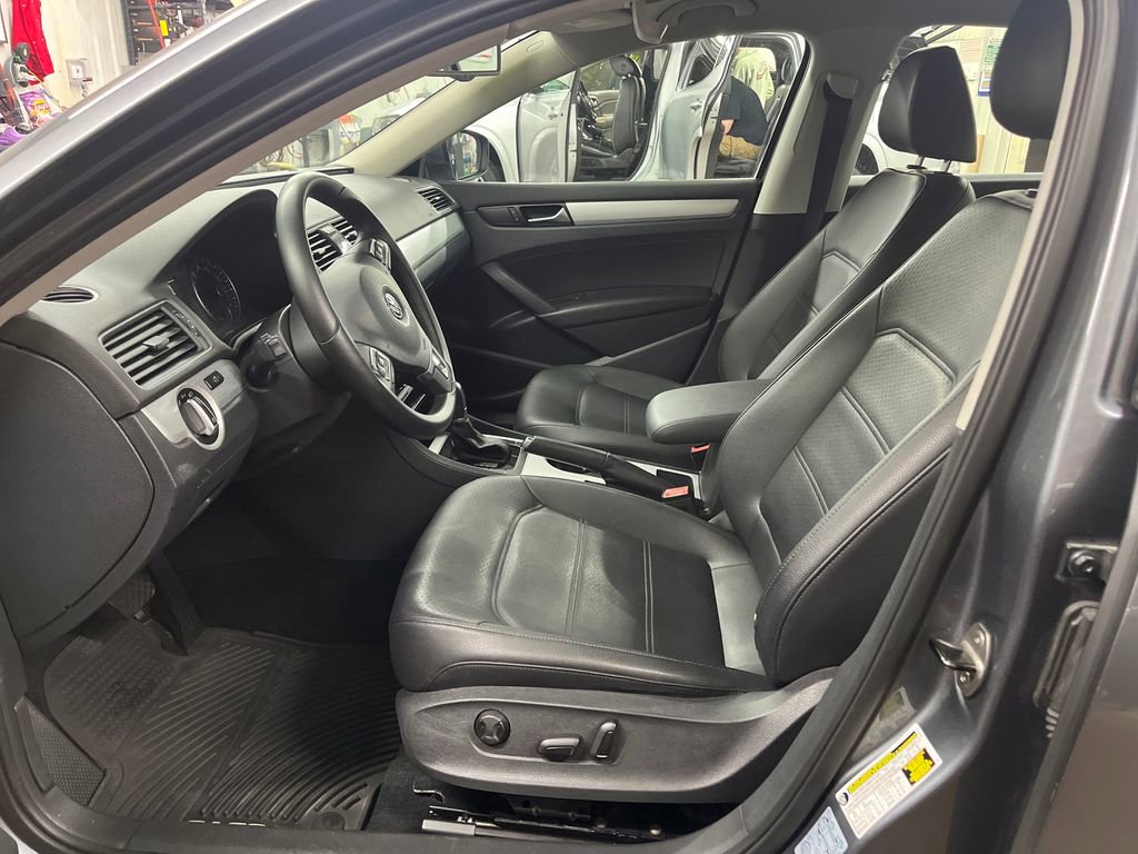 Used 2013 Volkswagen Passat 2.5 SE image 16