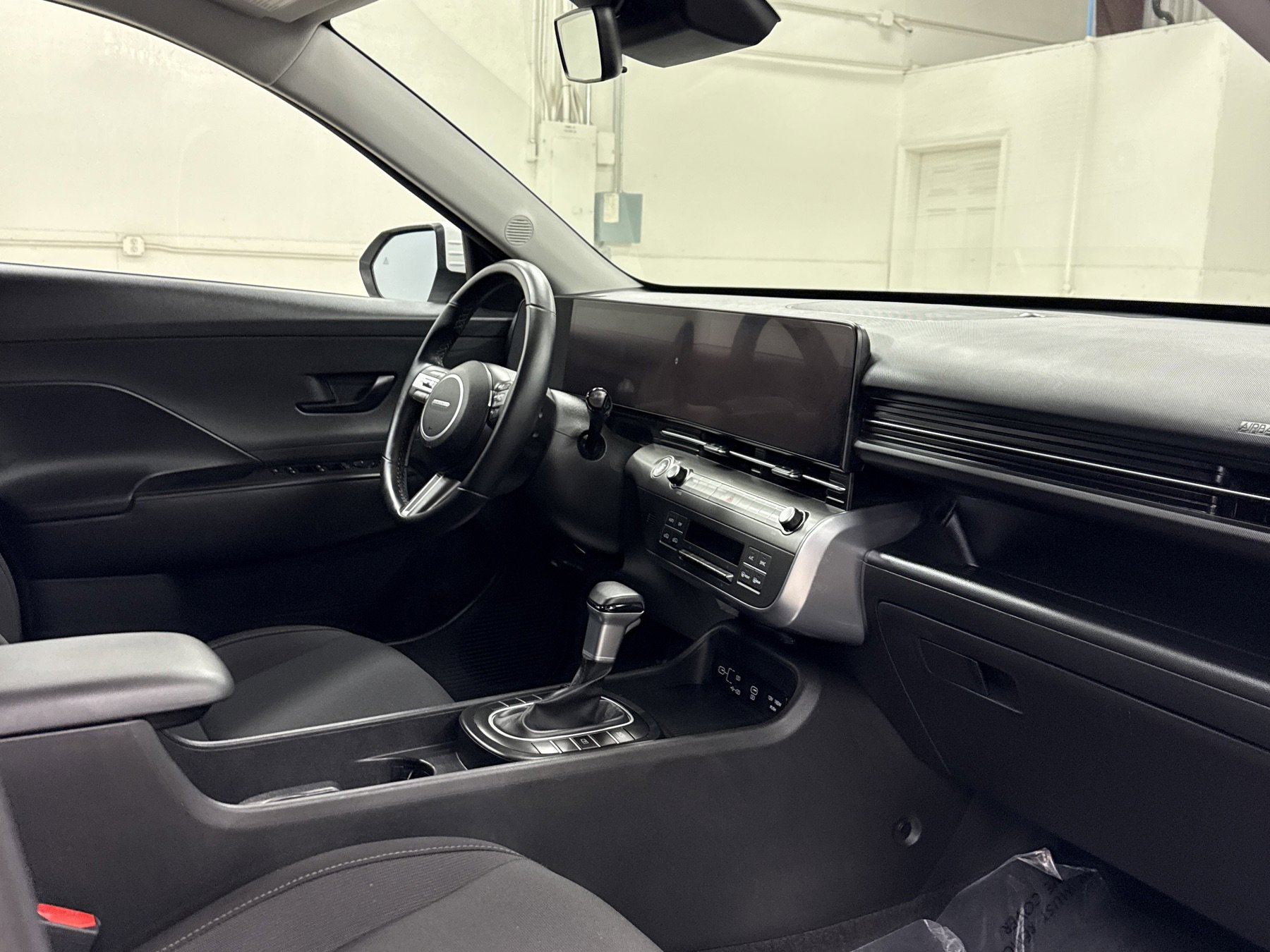 Used 2025 Hyundai Kona SEL image 21