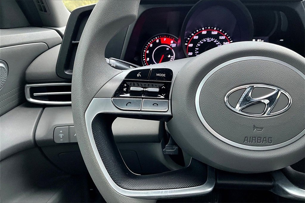 Used 2023 Hyundai Elantra SEL image 18